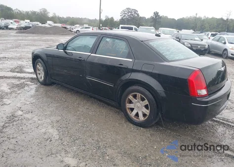 2005 Chrysler 300 Touring z USA, uszkodzony, nr VIN 2C3JA53G15H594533